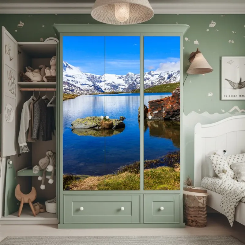 Schrankaufkleber sonnenbeleuchtete felsinsel am Hintersee – Wallnifity®