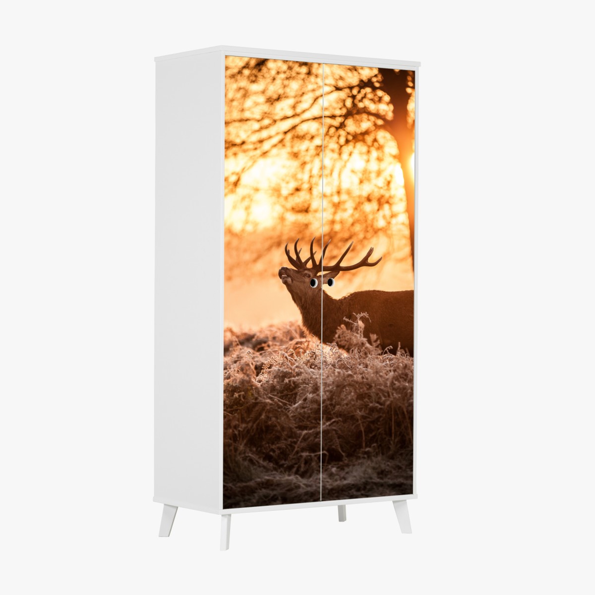 Schrankaufkleber goldener sonnenaufgang mit hirschen auf frostiger wiese – Wallnifity®