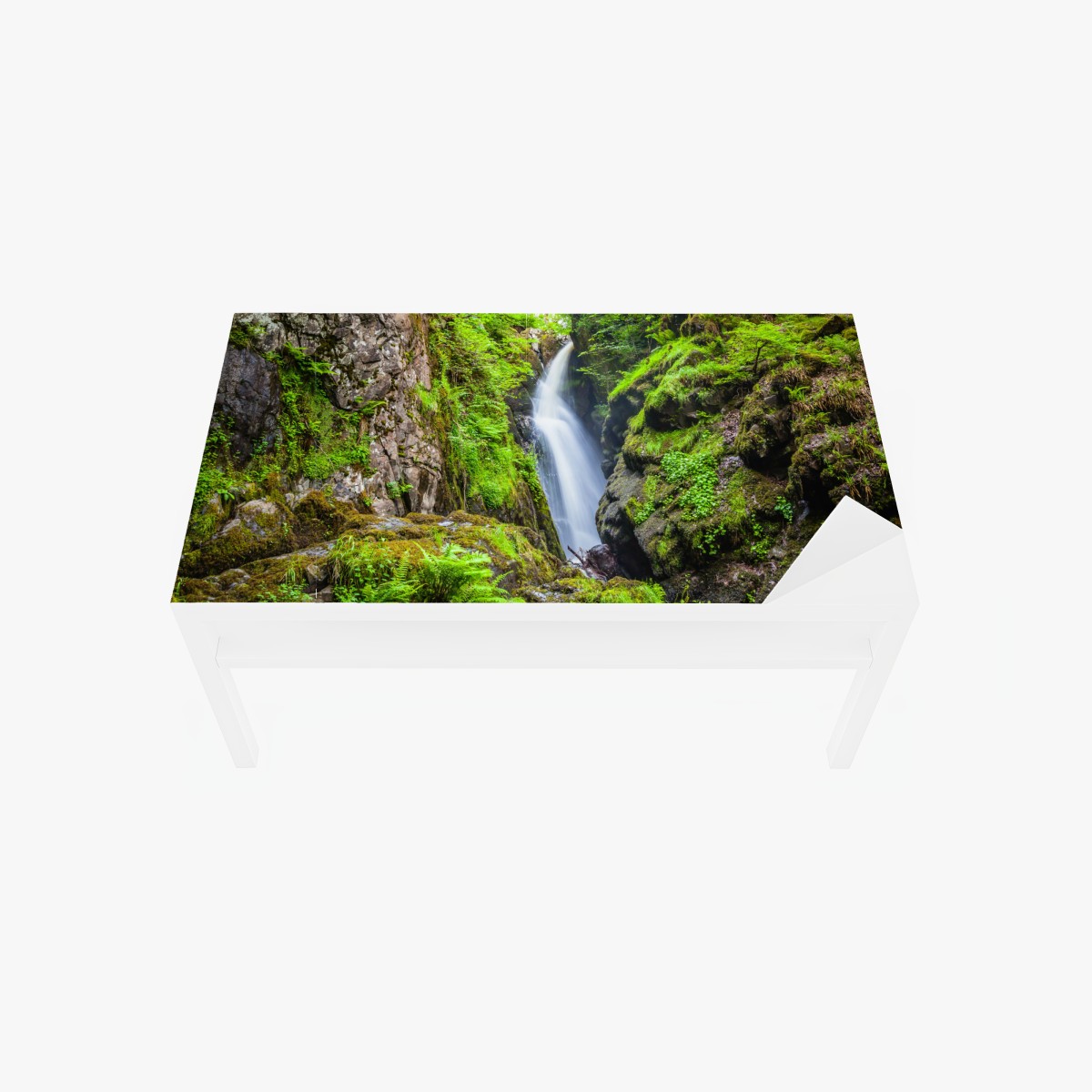 Tischaufkleber und Schreibtischaufkleber wasserfall in moosiger schlucht mit steinbrücke – Wallnifity®