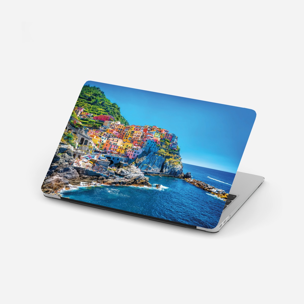 Laptop-Aufkleber buntes mediterranes kliffdorf am meer – Wallnifity®