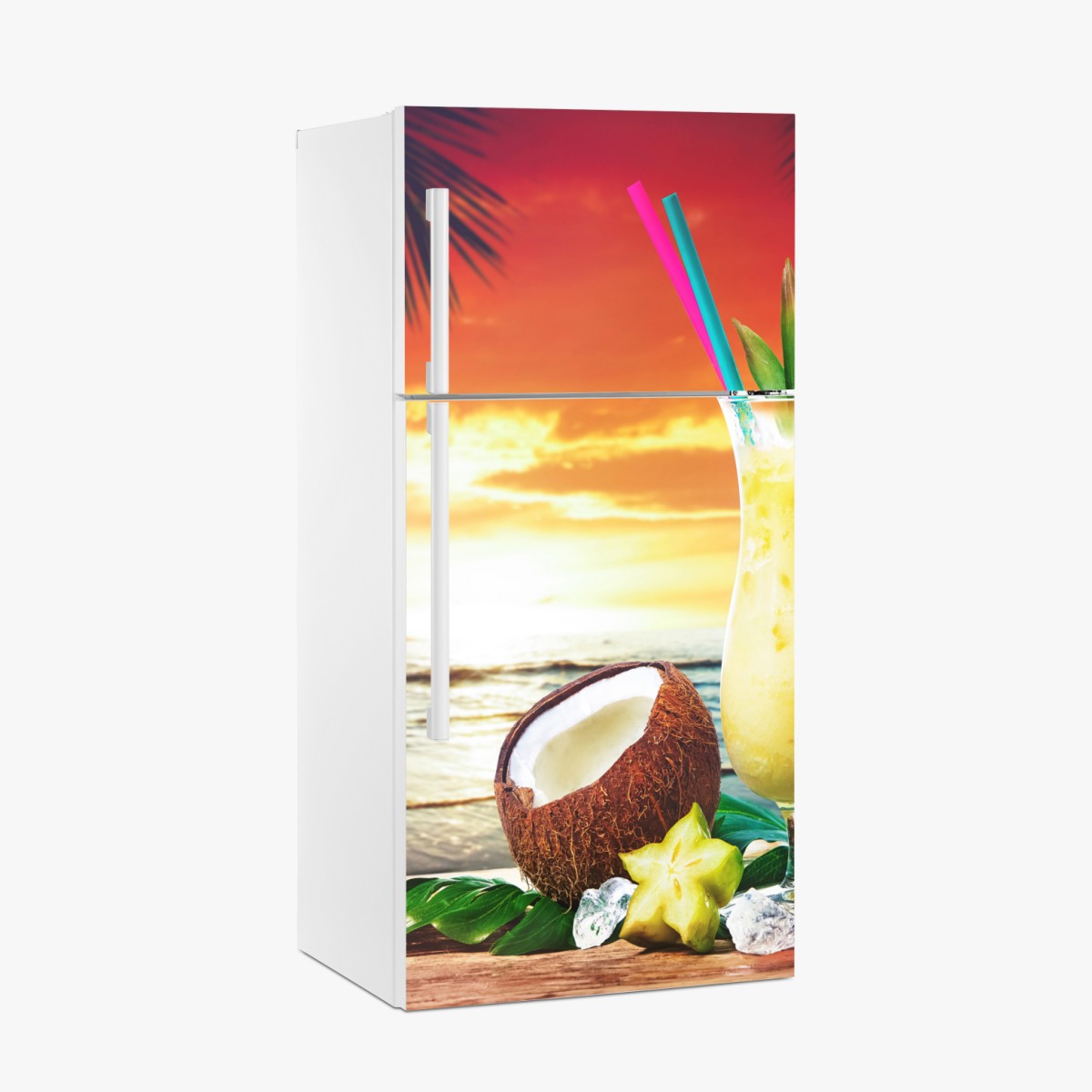 Kühlschrankaufkleber tropischer kokos-ananas-cocktail am strand bei sonnenuntergang – Wallnifity®