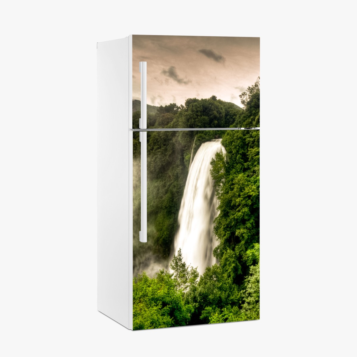 Kühlschrankaufkleber Marmore wasserfall in Umbrien: neblige grüne landschaft – Wallnifity®