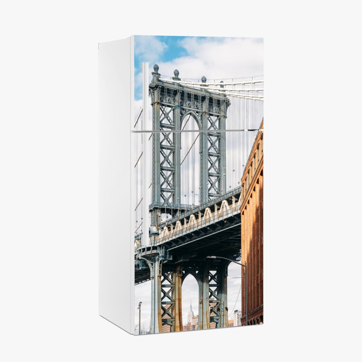 Kühlschrankaufkleber Brooklyn brücke eingerahmt von backsteingebäuden – Wallnifity®