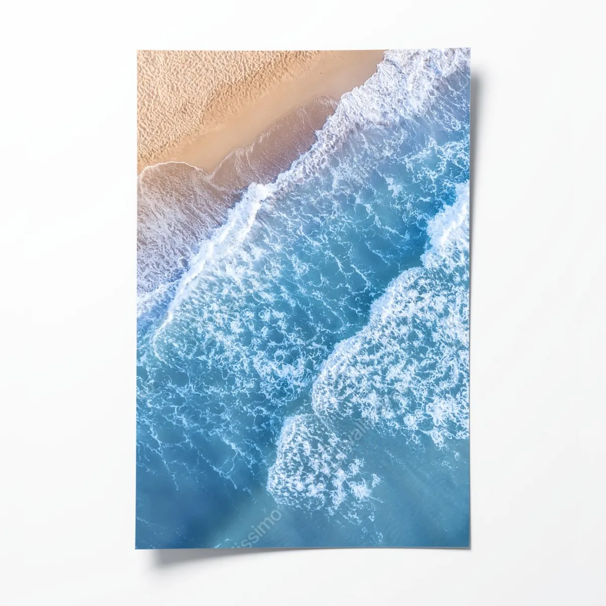 Poster luftaufnahme türkiser wellen an sandigem strand – Wallnifity®