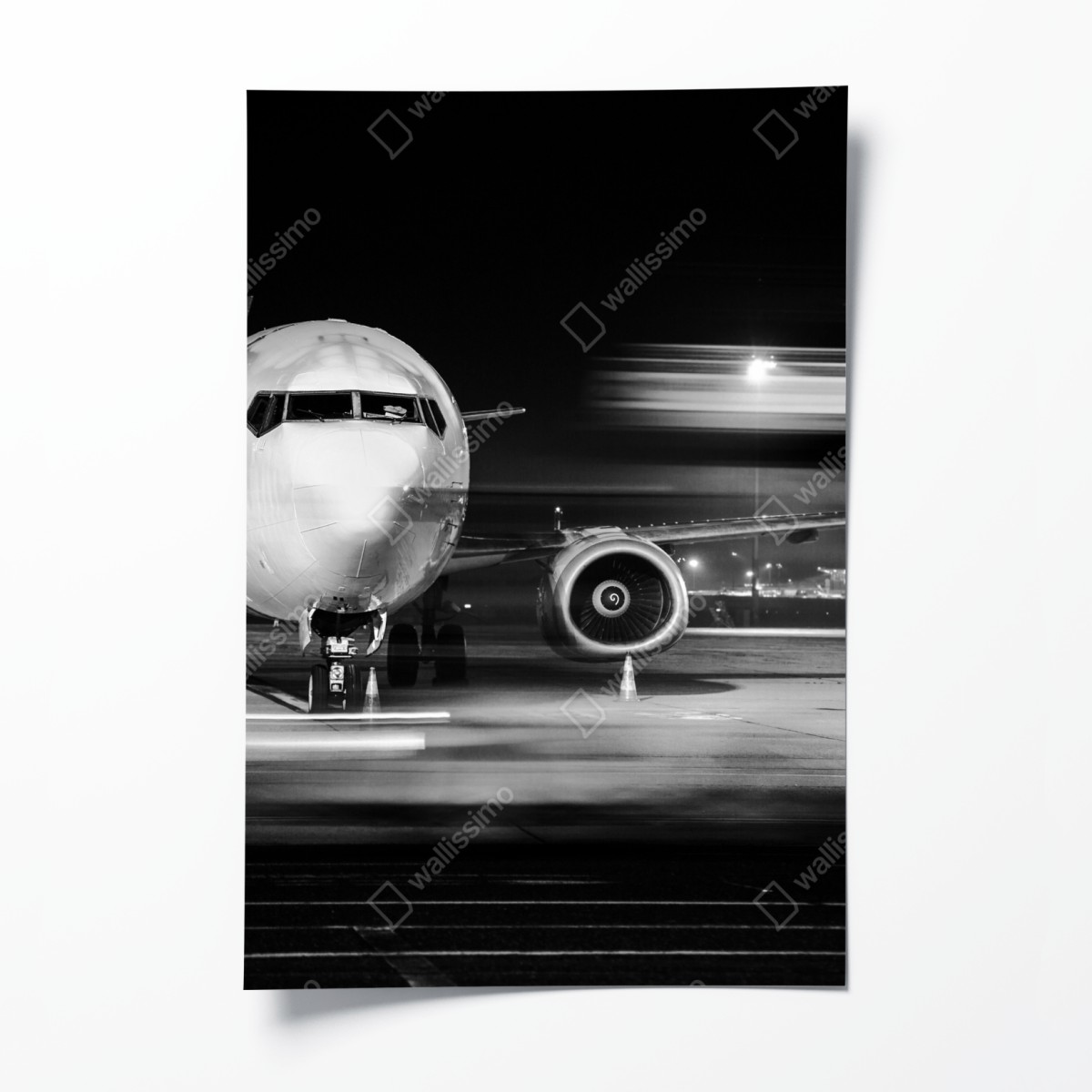 Poster monochromes jet auf dem rollfeld bei nacht – Wallnifity®