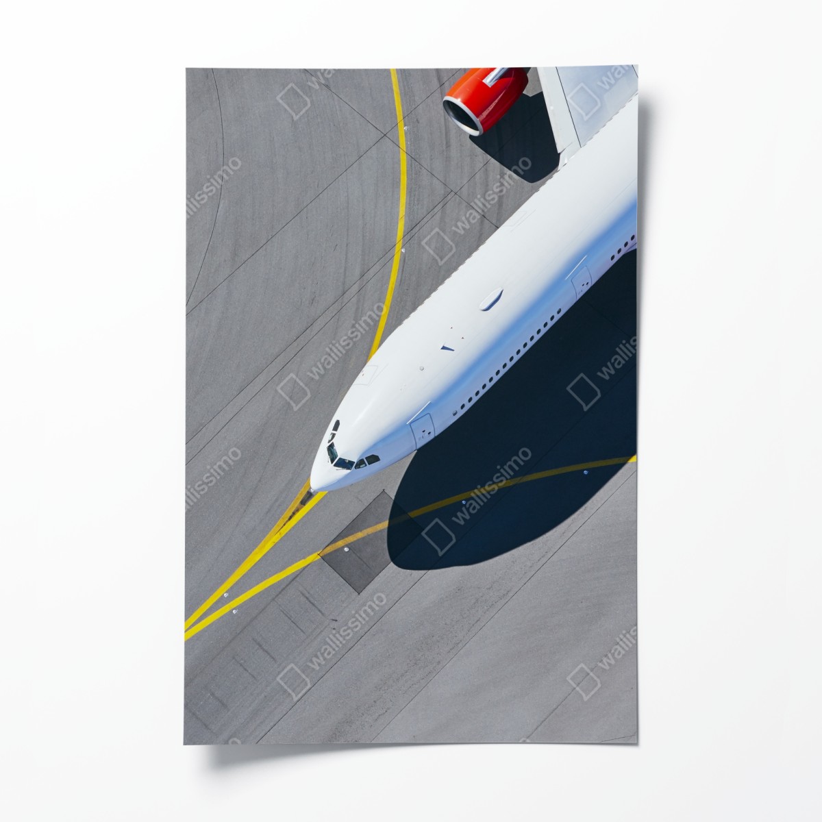 Poster luftaufnahme eines flugzeugs auf dem rollfeld – Wallnifity®