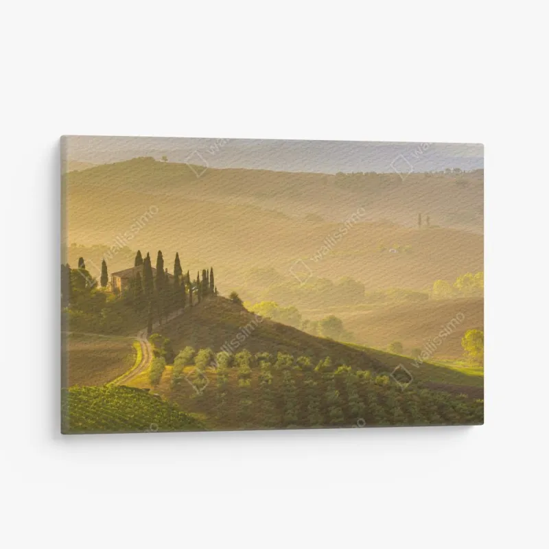 Leinwandbild sonnenbeschienene dorfstraße mit steinhäusern und bunten fensterläden – Wallnifity®