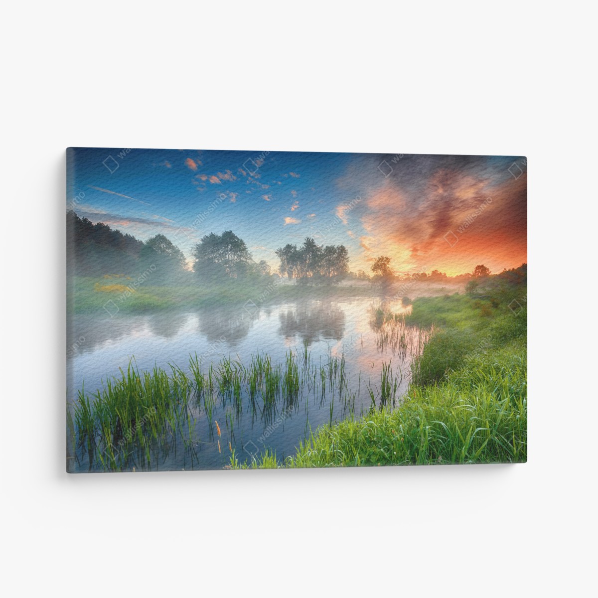 Leinwandbild nebliger fluss bei sonnenaufgang über grünen ufern – Wallnifity®