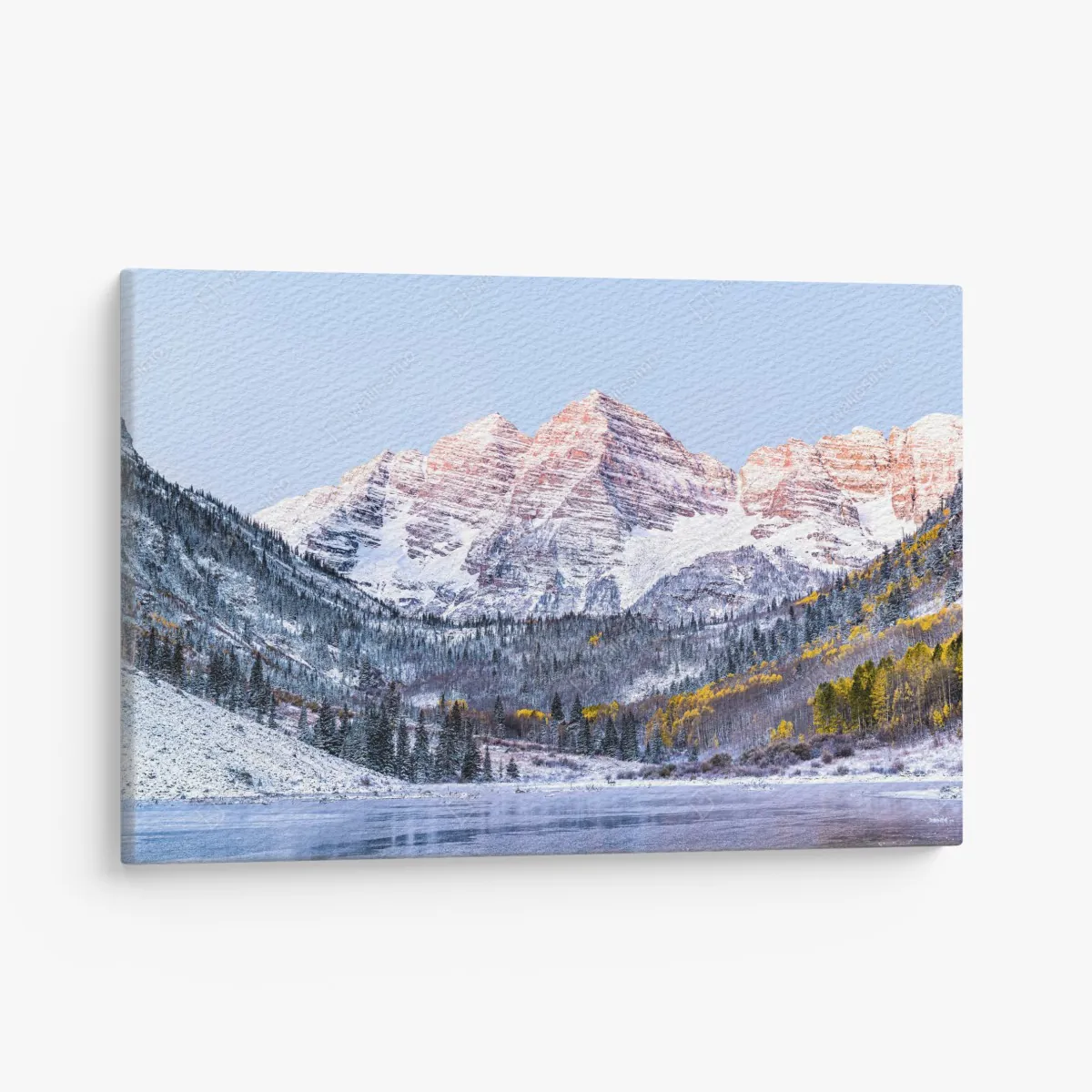 Leinwandbild verschneiter morgen in den bergen am see – Wallnifity®
