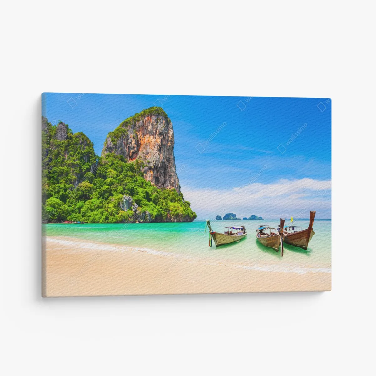 Leinwandbild tropischer strand mit traditionellen booten in Thailand – Wallnifity®
