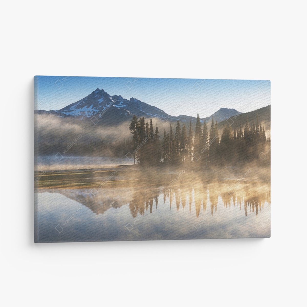 Leinwandbild nebliger bergsonnenaufgang mit spiegelung – Wallnifity®