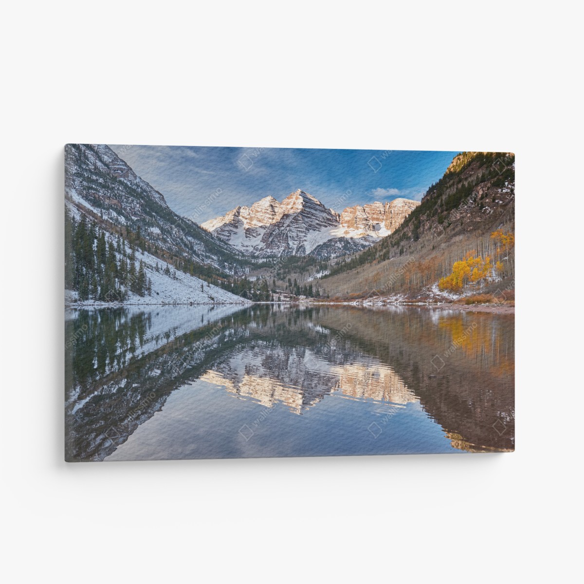 Leinwandbild ruhiger alpensee, der schneebedeckte gipfel und bunte herbstbäume spiegelt – Wallnifity®