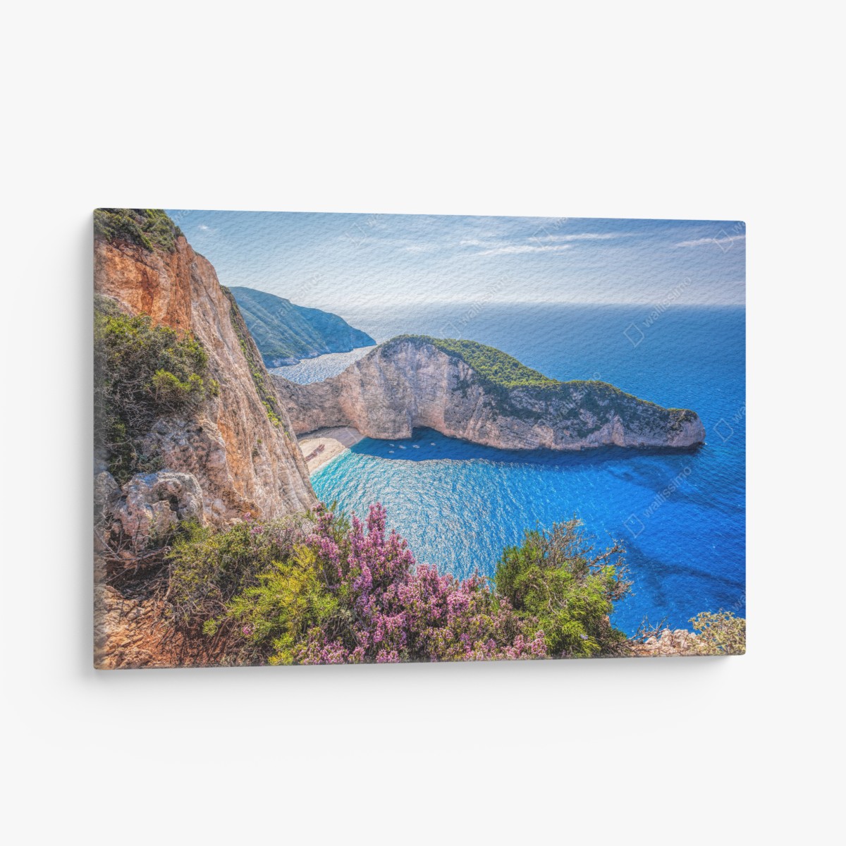 Leinwandbild Navagio strand sonnenuntergang mit türkisblauem meer und wildblumen – Wallnifity®