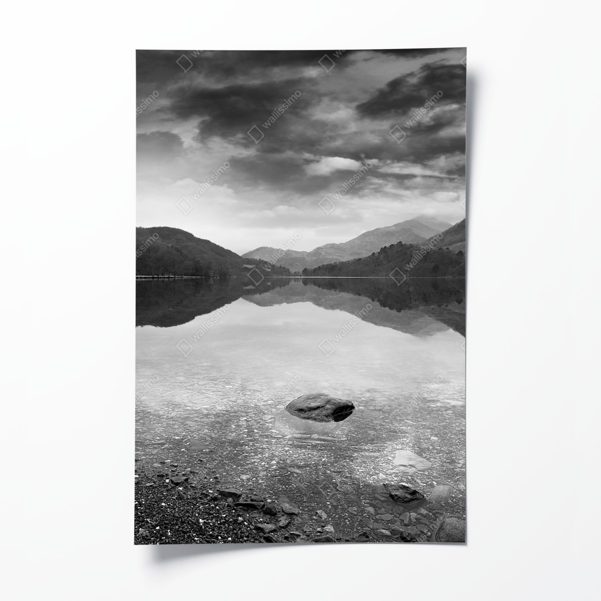 Poster ruhiger bergsee mit spiegelung – Wallnifity®