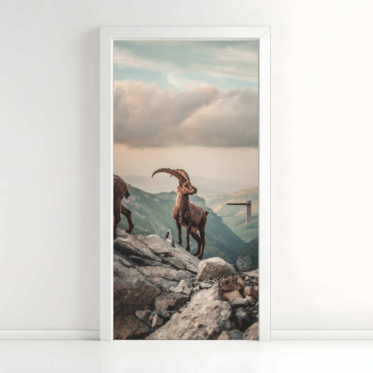 Türaufkleber alpensteinbock auf felsigem kamm – Wallnifity®