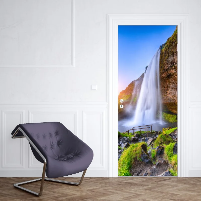 Türaufkleber ruhiger dschungelsteg durch üppigen regenwald – Wallnifity®