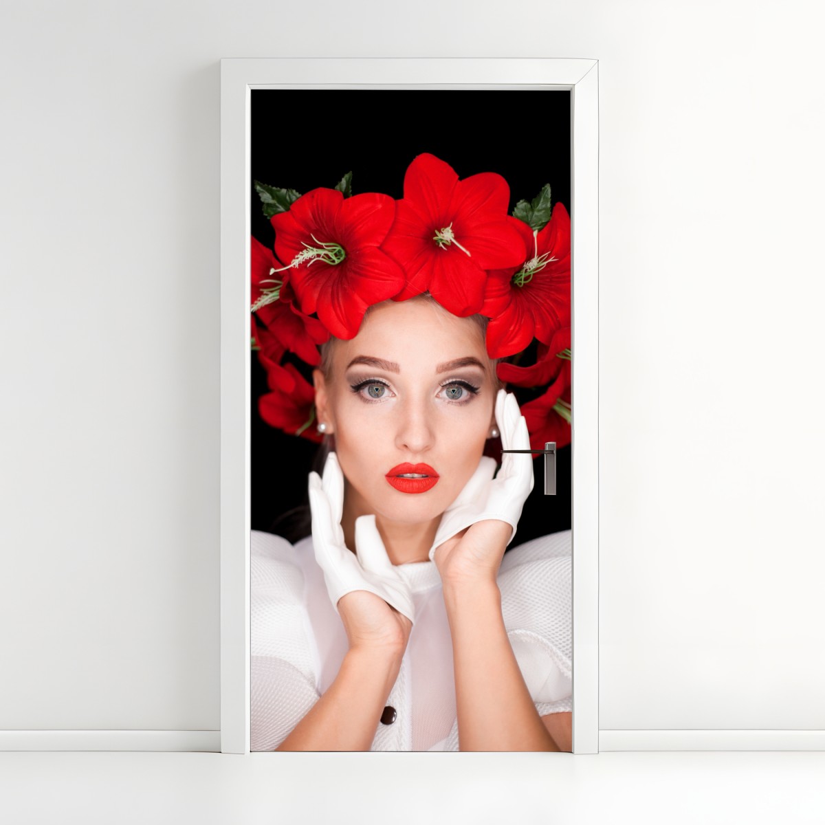 Türaufkleber elegantes porträt mit rotem blumenkranz – Wallnifity®