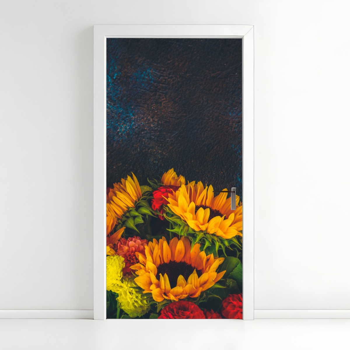 Türaufkleber lebendiger sonnenblumenstrauß vor dunklem hintergrund – Wallnifity®