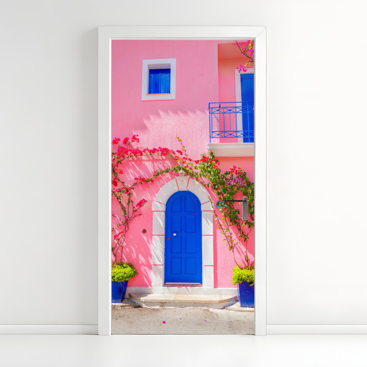 Türaufkleber leuchtende rosa fassade mit blauer tür – Wallnifity®