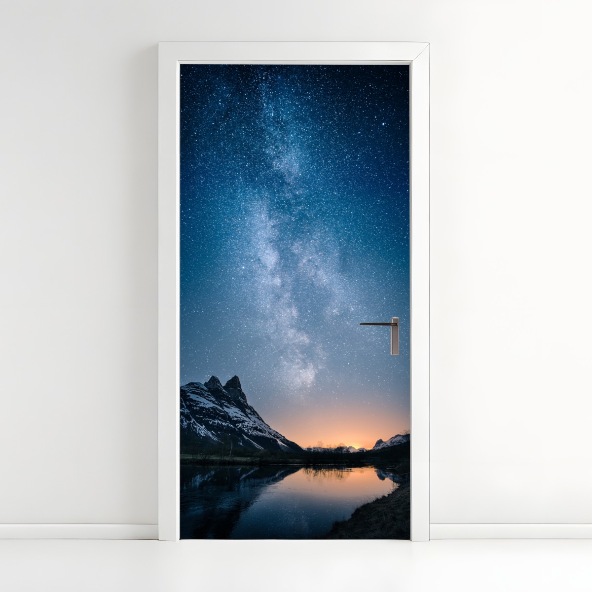 Türaufkleber milchstraße über bergspiegelung – Wallnifity®