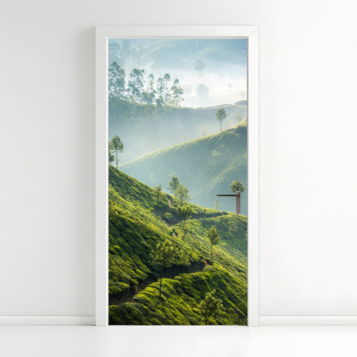 Türaufkleber neblige teeplantagen auf den hügeln von Munnar – Wallnifity®