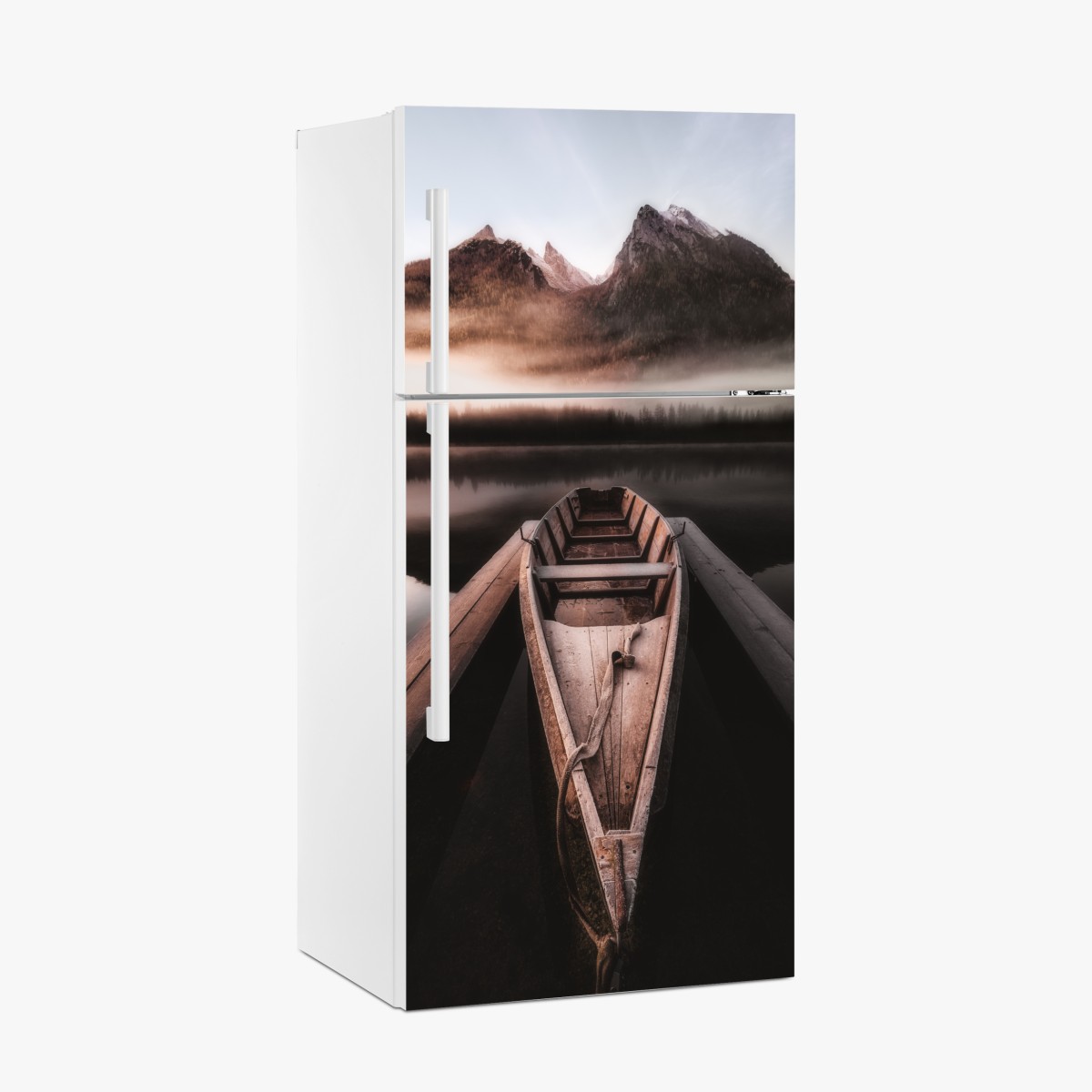 Kühlschrankaufkleber nebliges boot am bergsee – Wallnifity®