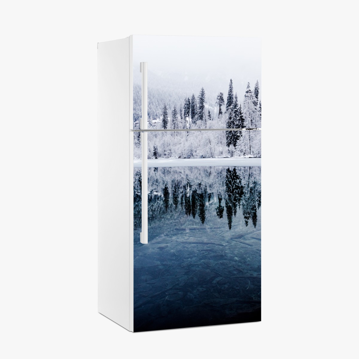 Kühlschrankaufkleber winterlicher see mit spiegelung im verschneiten wald – Wallnifity®