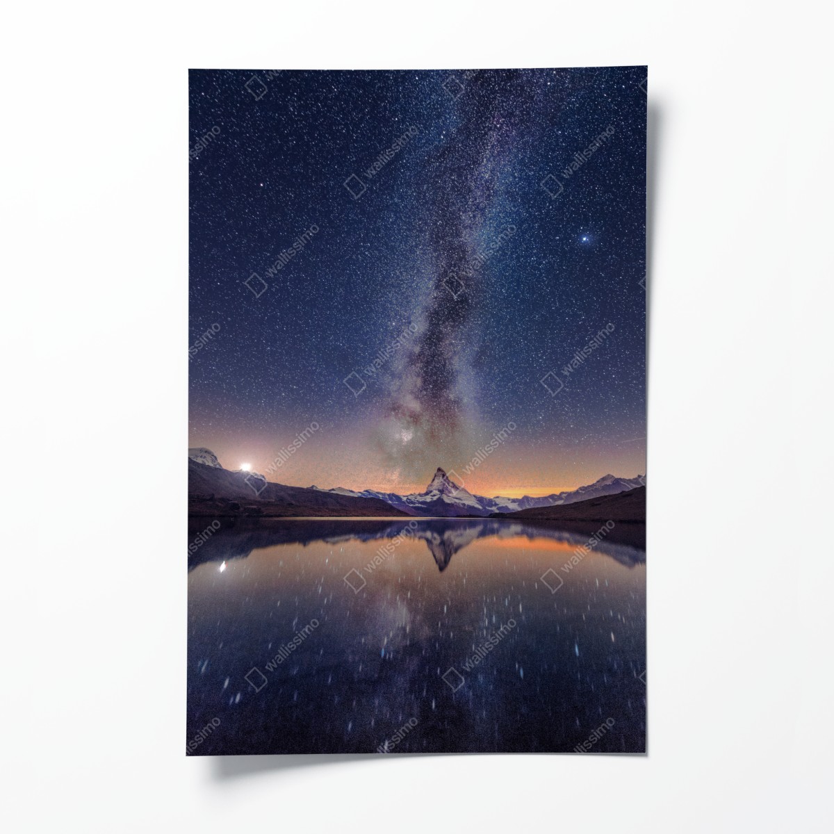 Poster milchstraße über alpengipfel gespiegelt im see – Wallnifity®