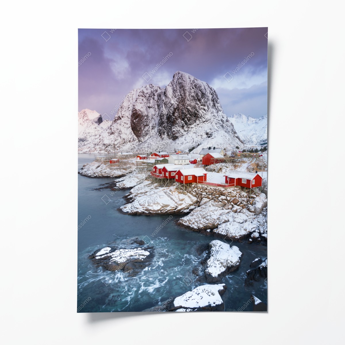 Poster rote küstenhäuser vor schneebedecktem berg – Wallnifity®