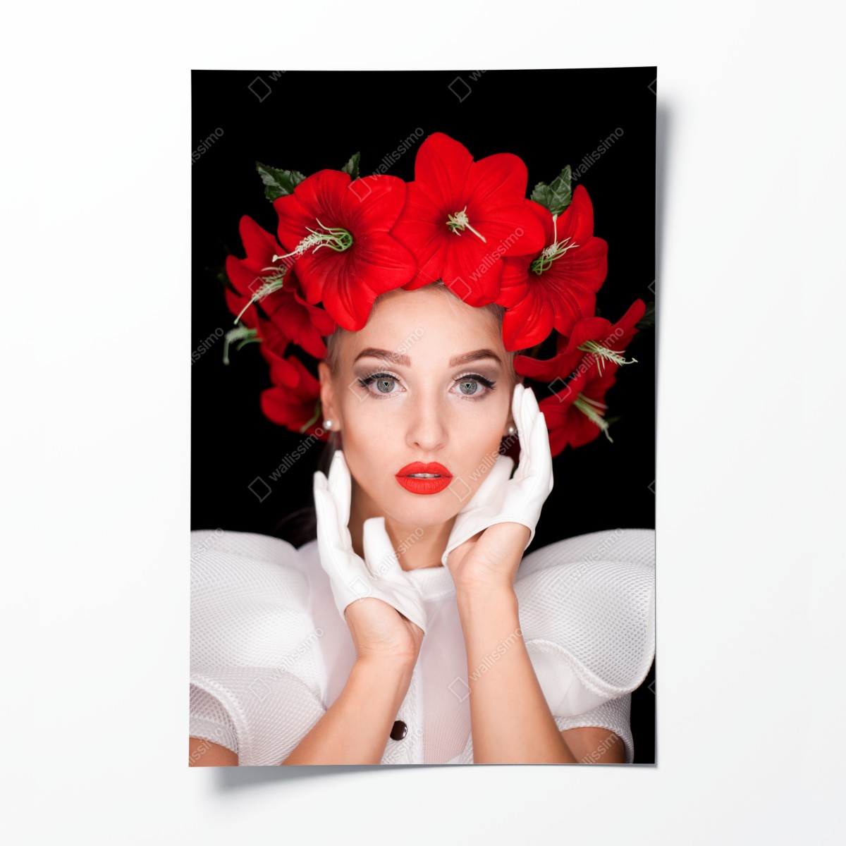 Poster elegantes porträt mit rotem blumenkranz – Wallnifity®