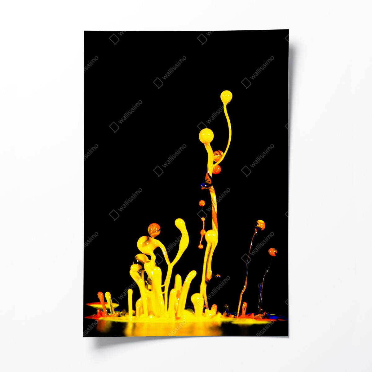 Poster leuchtender gelber farbspritzer auf schwarzem hintergrund – Wallnifity®