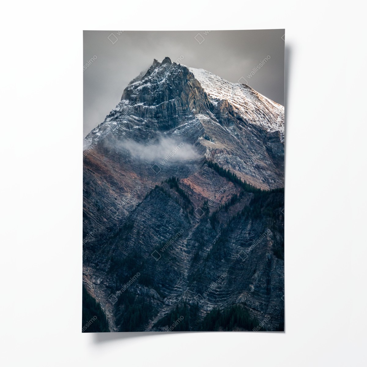Poster dramatischer alpiner gipfel im nebel – Wallnifity®
