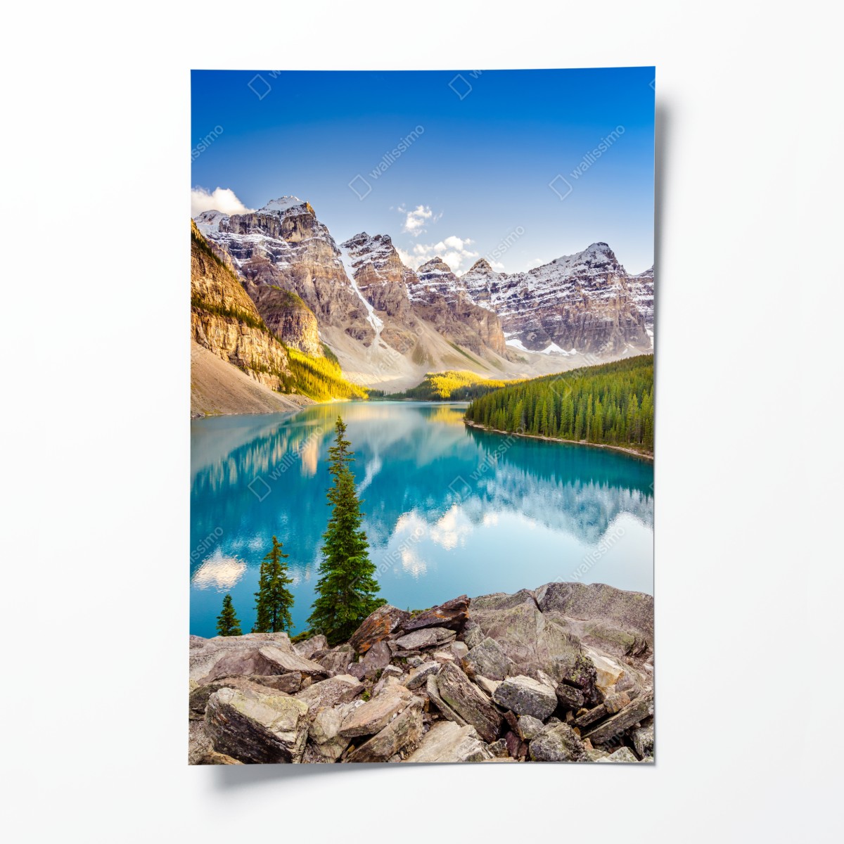 Poster sonnenbeschienenes Moraine Lake bergpanorama – Wallnifity®