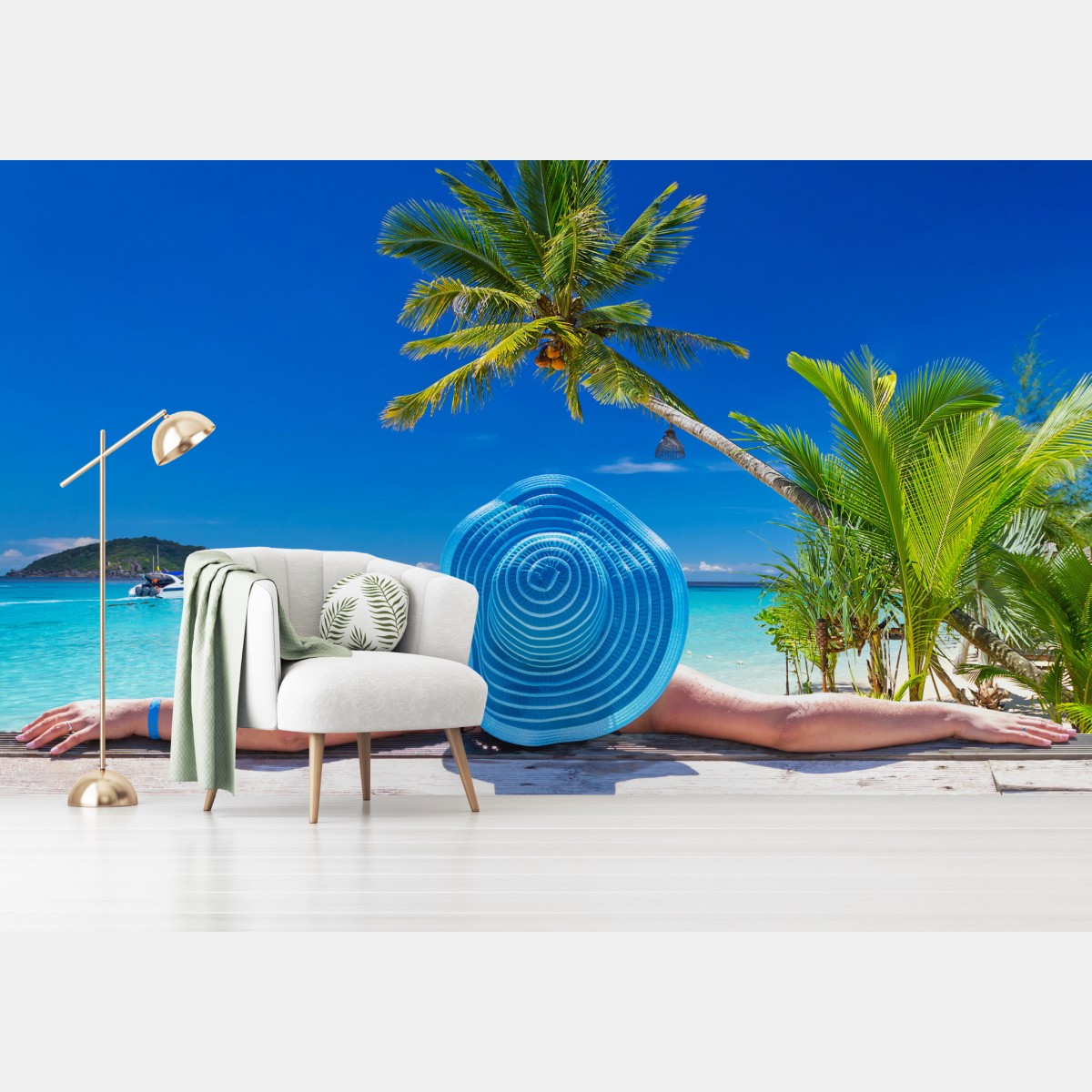 Fototapete tropischer strand mit blauem sonnenhut – Wallnifity®