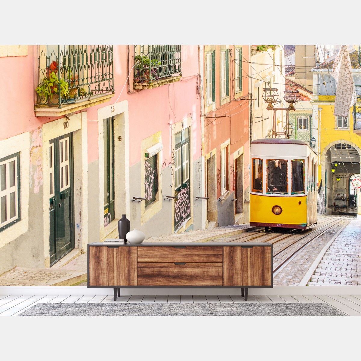 Fototapete sonnige Lissabon straßenbahn in pastellfarben – Wallnifity®