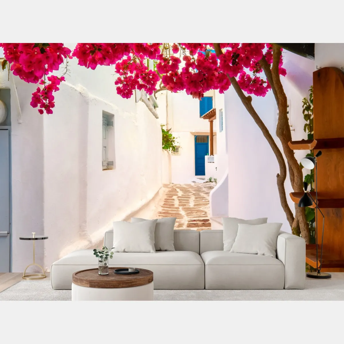 Fototapete sonnige gasse in Griechenland mit bougainvillea – Wallnifity®
