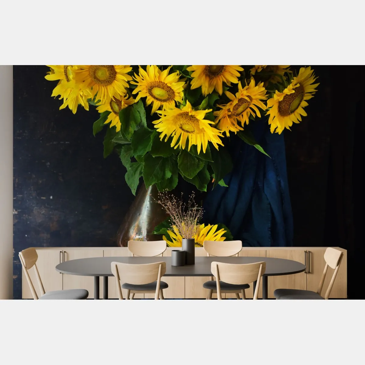 Fototapete leuchtender sonnenblumenstrauß auf vintage-hocker – Wallnifity®