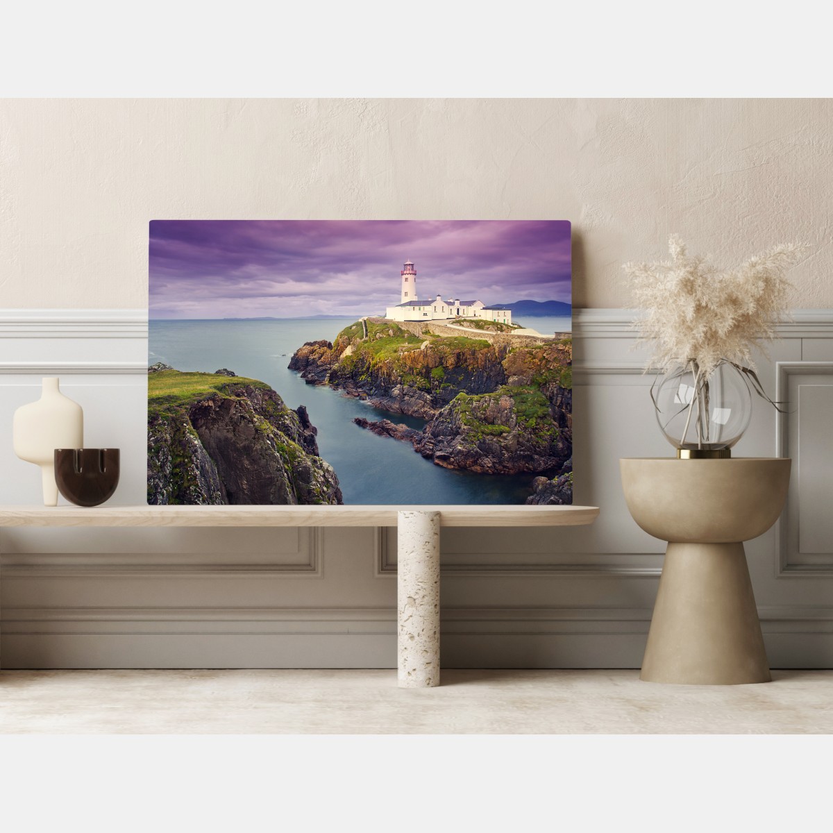 Leinwandbild lila leuchtturm an steiler küste – Wallnifity® Leinwandbild lila leuchtturm an steiler küste – Wallnifity®