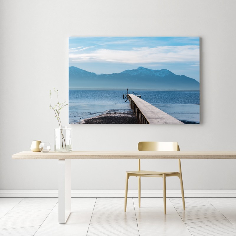 Leinwandbild nebliger steg am bergsee bei dämmerung – Wallnifity® Leinwandbild nebliger steg am bergsee bei dämmerung – Wallnifity®