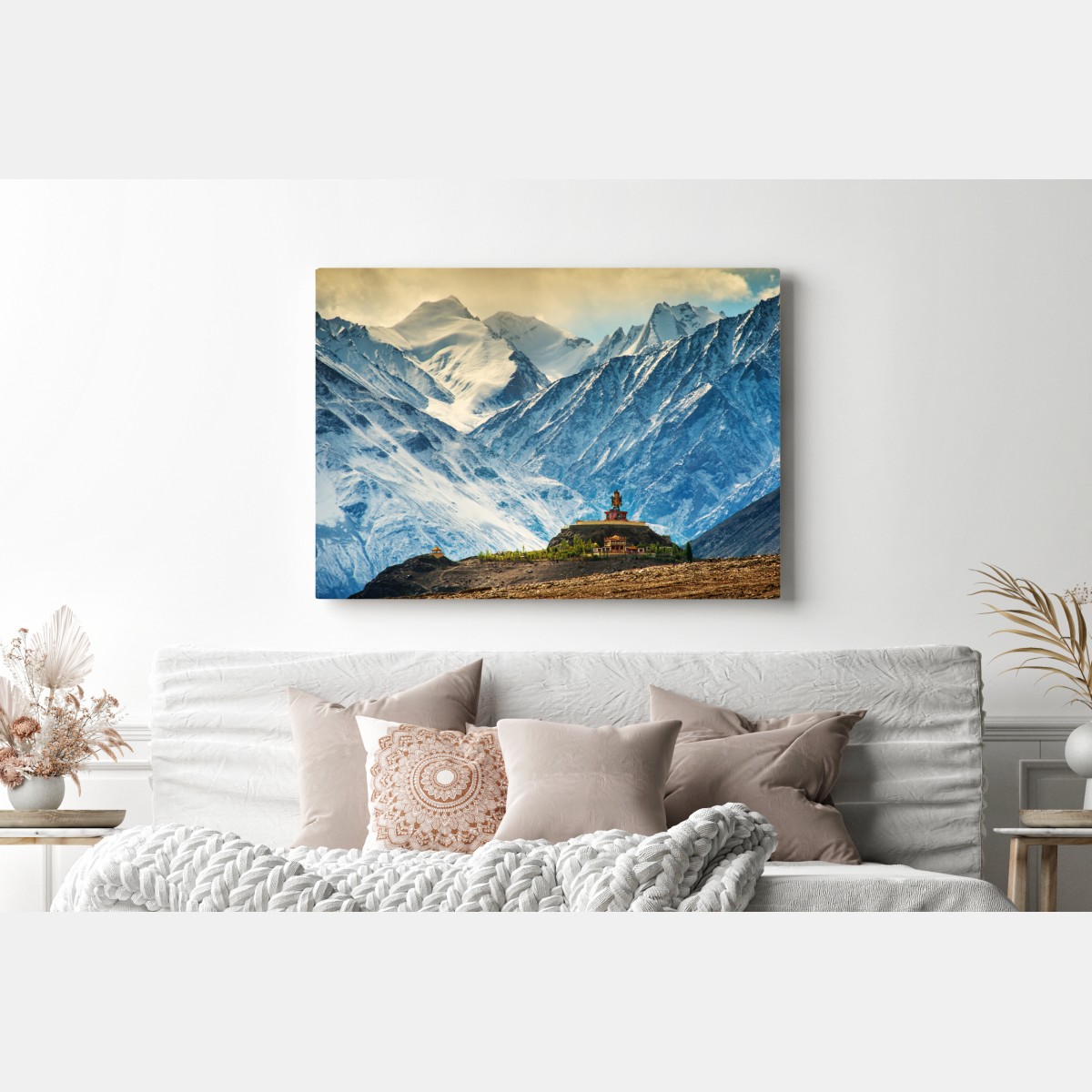 Leinwandbild majestätisches bergkloster vor schneebedeckten gipfeln – Wallnifity® Leinwandbild majestätisches bergkloster vor schneebedeckten gipfeln – Wallnifity®