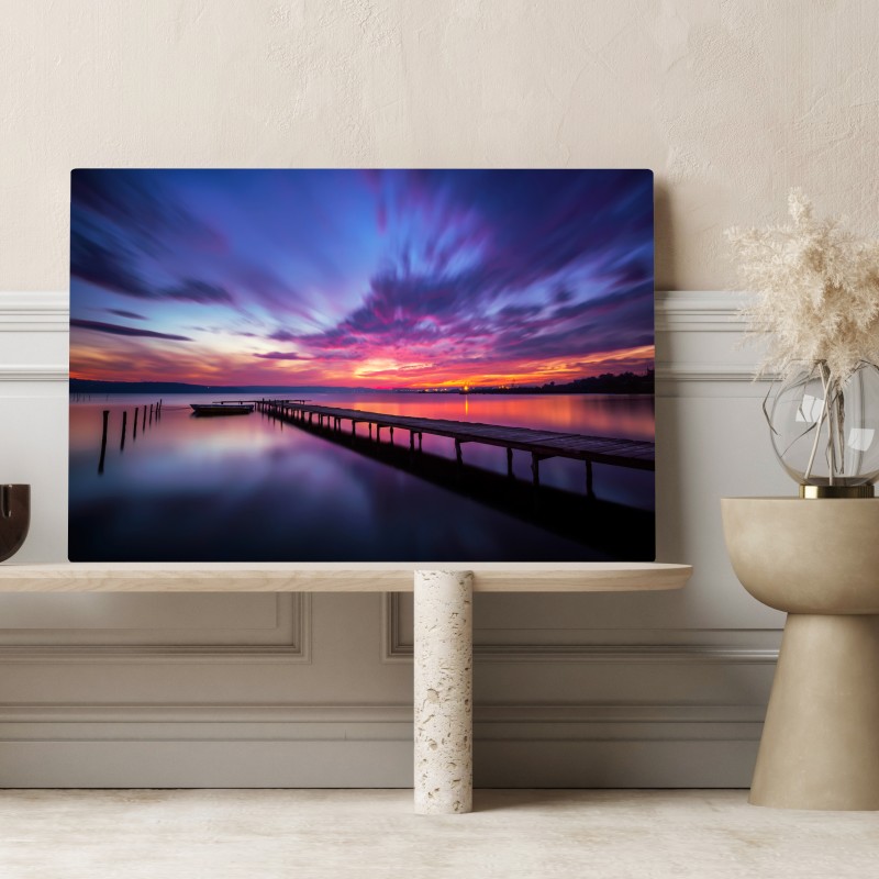 Leinwandbild sonnenuntergang über ruhigem see mit hölzernem steg – Wallnifity® Leinwandbild sonnenuntergang über ruhigem see mit hölzernem steg – Wallnifity®