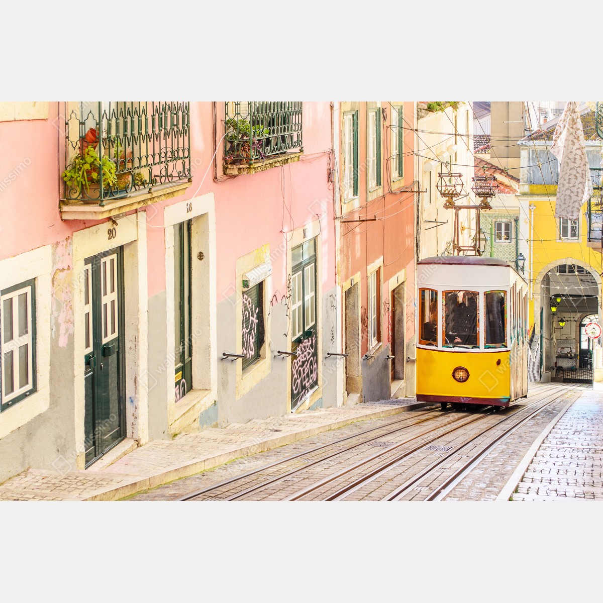 Leinwandbild sonnige Lissabon straßenbahn in pastellfarben – Wallnifity® Leinwandbild sonnige Lissabon straßenbahn in pastellfarben – Wallnifity®