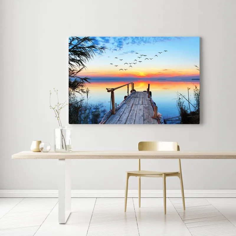 Leinwandbild steg bei sonnenuntergang über ruhigem see – Wallnifity®