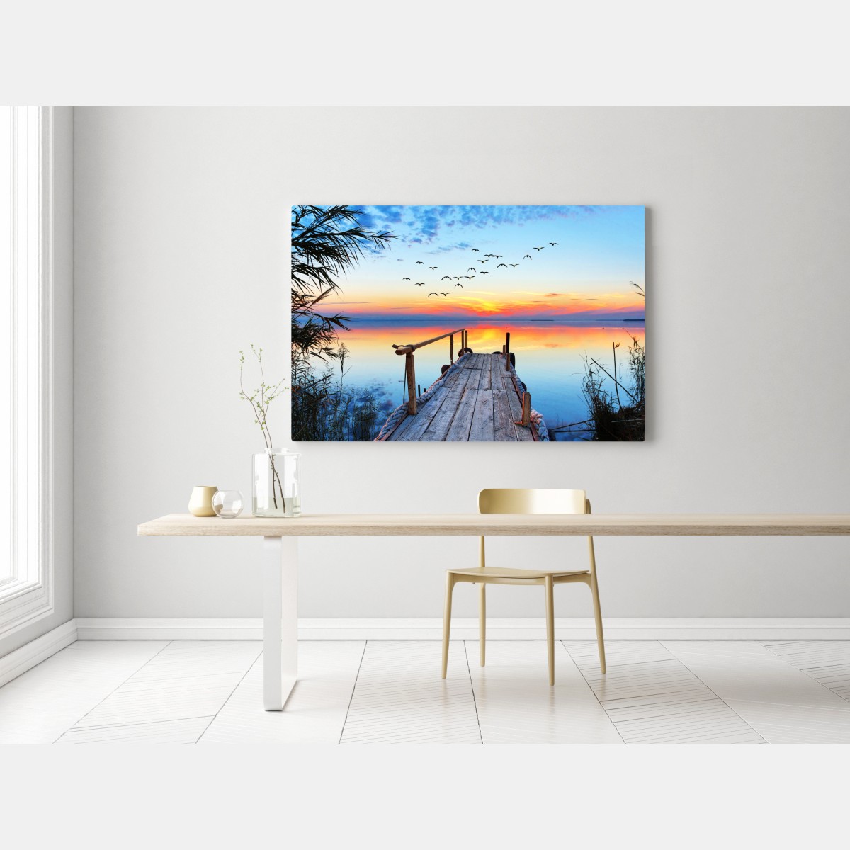 Leinwandbild steg bei sonnenuntergang über ruhigem see – Wallnifity®