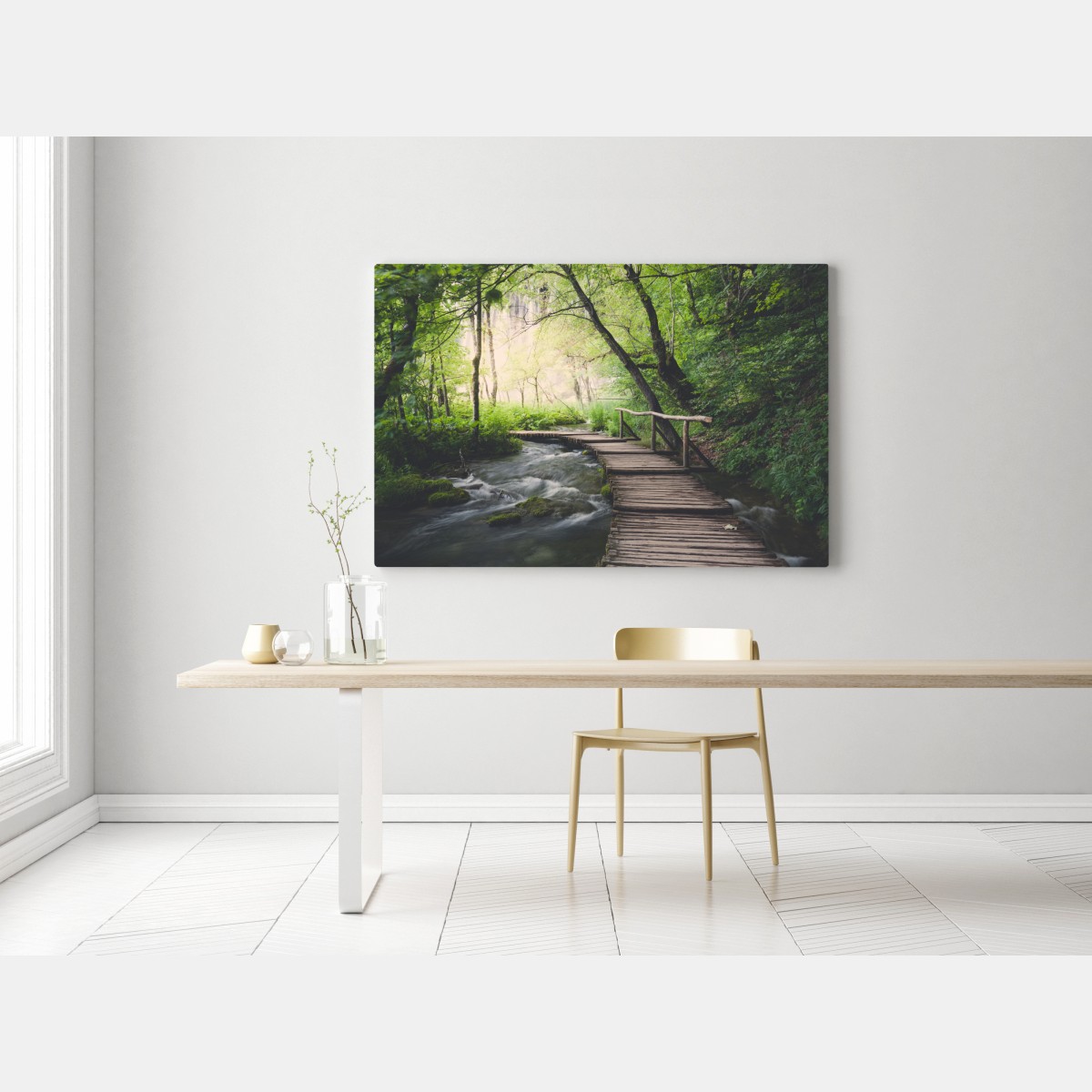 Leinwandbild ruhiger hölzerner steg durch grünen wald – Wallnifity® Leinwandbild ruhiger hölzerner steg durch grünen wald – Wallnifity®