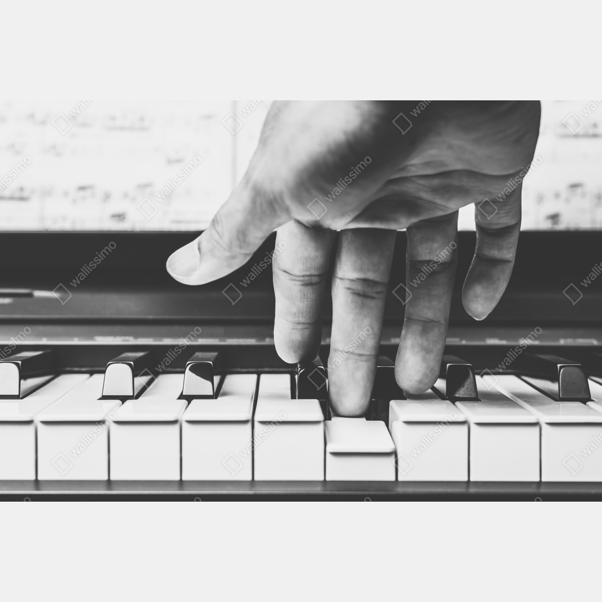 Leinwandbild hand auf klaviertasten – Wallnifity® Leinwandbild hand auf klaviertasten – Wallnifity®