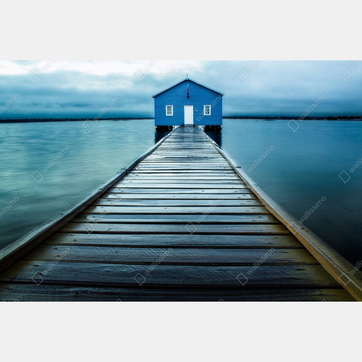 Leinwandbild blaues bootshaus am ende des stegs – Wallnifity® Leinwandbild blaues bootshaus am ende des stegs – Wallnifity®