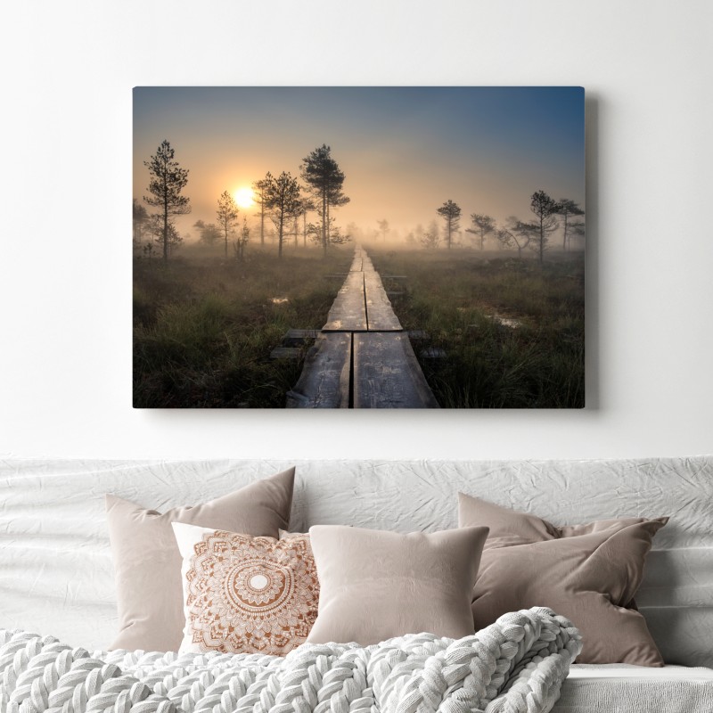 Leinwandbild nebliger sonnenaufgang über dem holzsteg – Wallnifity® Leinwandbild nebliger sonnenaufgang über dem holzsteg – Wallnifity®