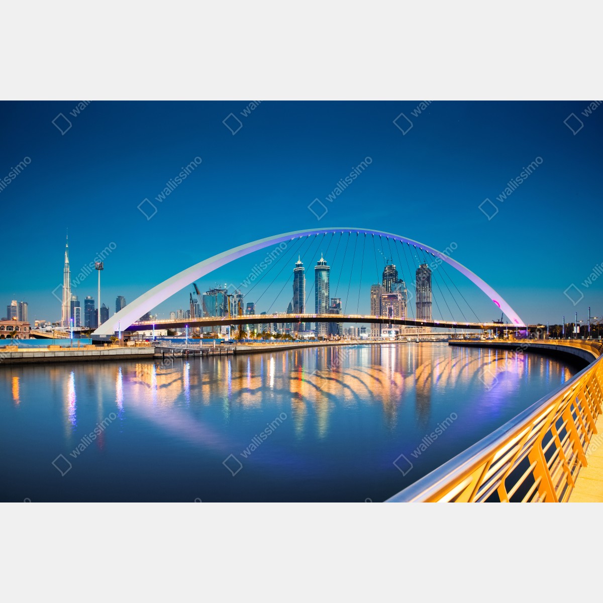 Leinwandbild Dubai skyline bei nacht mit beleuchteter brücke – Wallnifity® Leinwandbild Dubai skyline bei nacht mit beleuchteter brücke – Wallnifity®