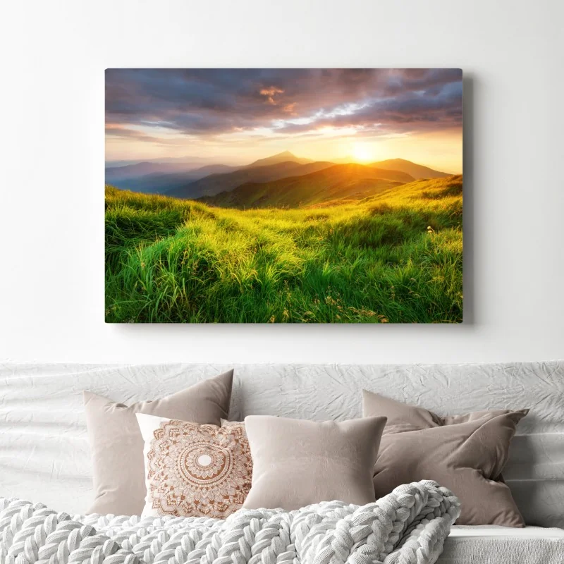 Leinwandbild sonnige bergwiese bei sonnenaufgang – Wallnifity® Leinwandbild sonnige bergwiese bei sonnenaufgang – Wallnifity®